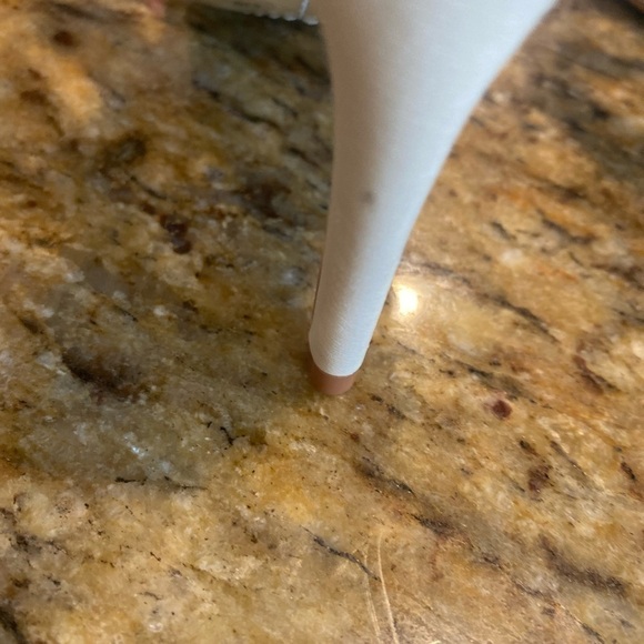 Vince camuto cream heels 5.5 - Picture 4 of 7